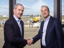 Handshake Oscar de Bok, Jerrell Shelton